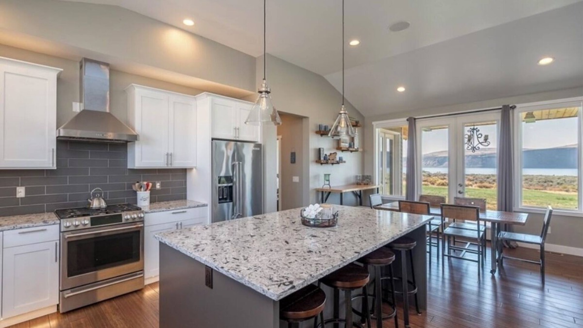 Banks Lake South House | Get away from it all at Smith Cove. A 4 bedroom oasis overlooking Banks Lake