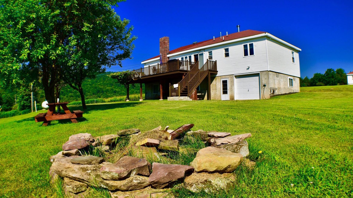 East Meredith House | Get Away from It All - Experience All-Star Village 15 Mins/Hall Fame 25 Mins