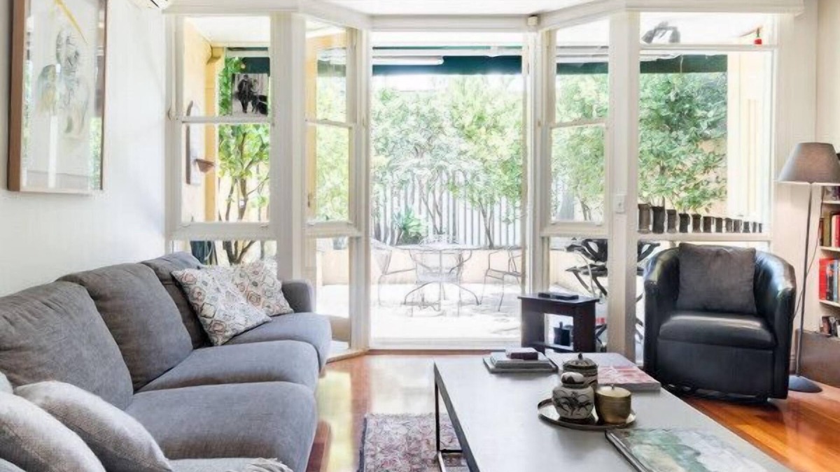 Richmond North House | Get Cozy by the Fire in the Sought-after City Suburbs