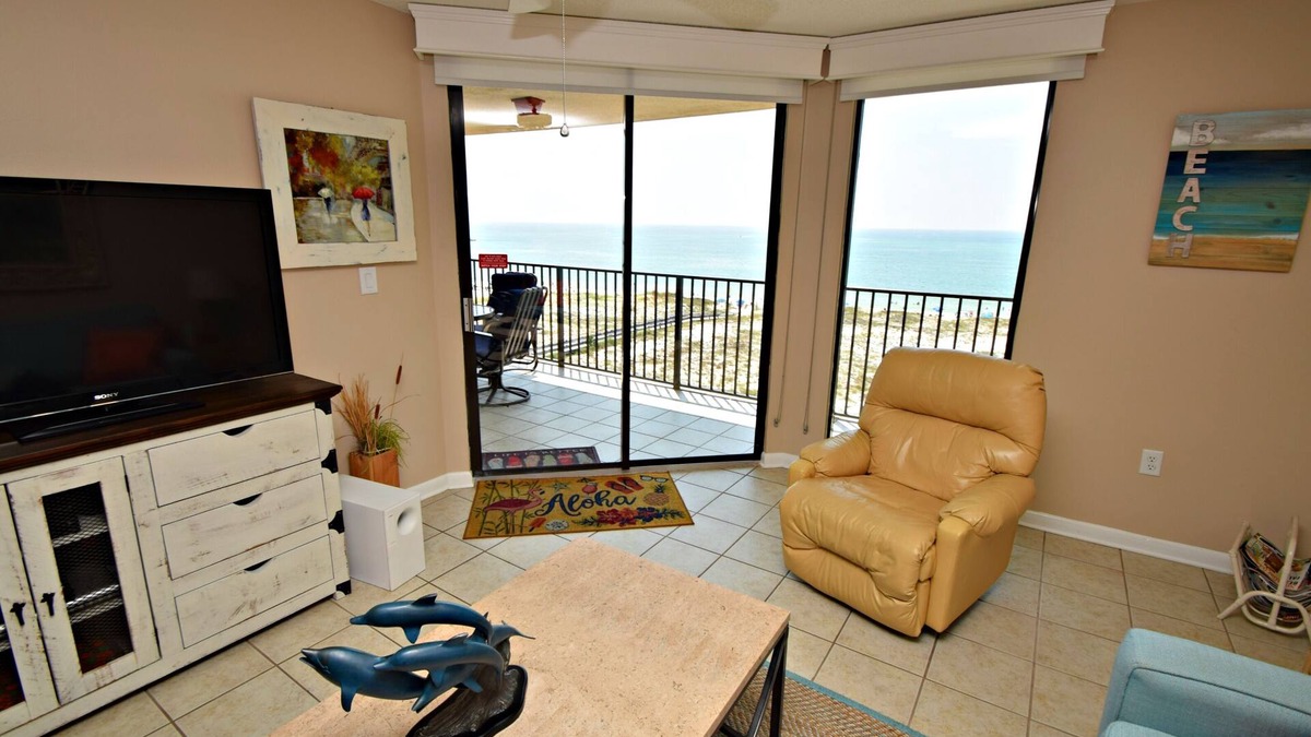 Orange Beach Condo | ☀️Get knee deep in the water somewhere. Come on down y'all!🐠🌴
