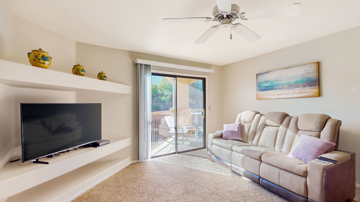 Fountain Hills Condo | Get ready to unwind in style at this stunning condo in Fountain Hills, AZ