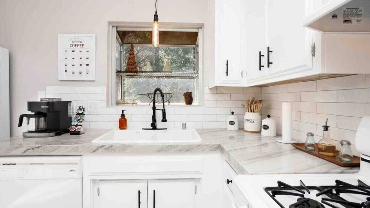 Lake Arrowhead Cabin | Getaway in Lake Arrowhead - Hot Tub, Views, Fireplace, EVchg