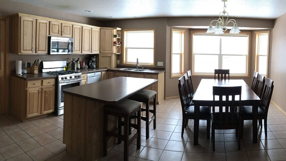 Lake Hallie House | Getaway in the Heart of Chippewa Valley