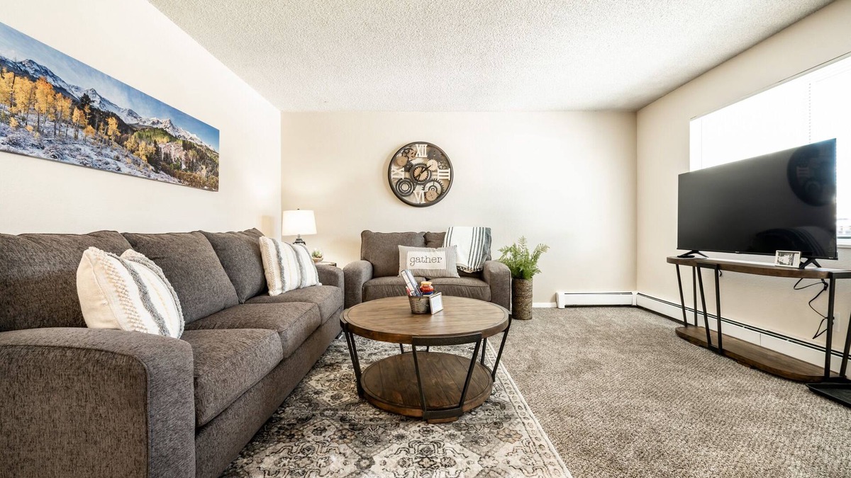 Rockrimmon Condo | ⁂GETAWAY SUITE! Condo - Sleeps Five - 2 BR/1BA⁂