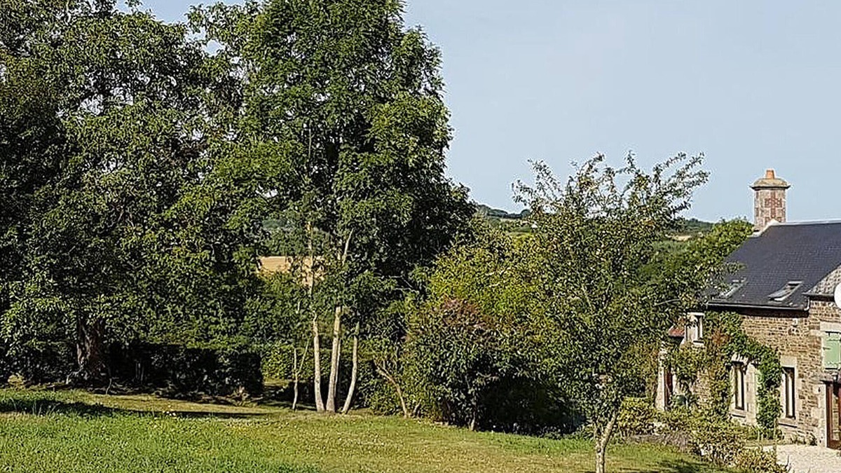 Rouperroux Apartment | Gezellig Vakantieverblijf met Uitkijk op het bos en Platteland van Normandie