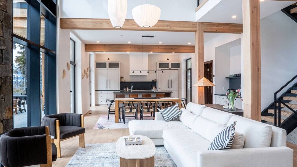 Revelstoke House | Ghost Peak Chalet: Ski-In Access