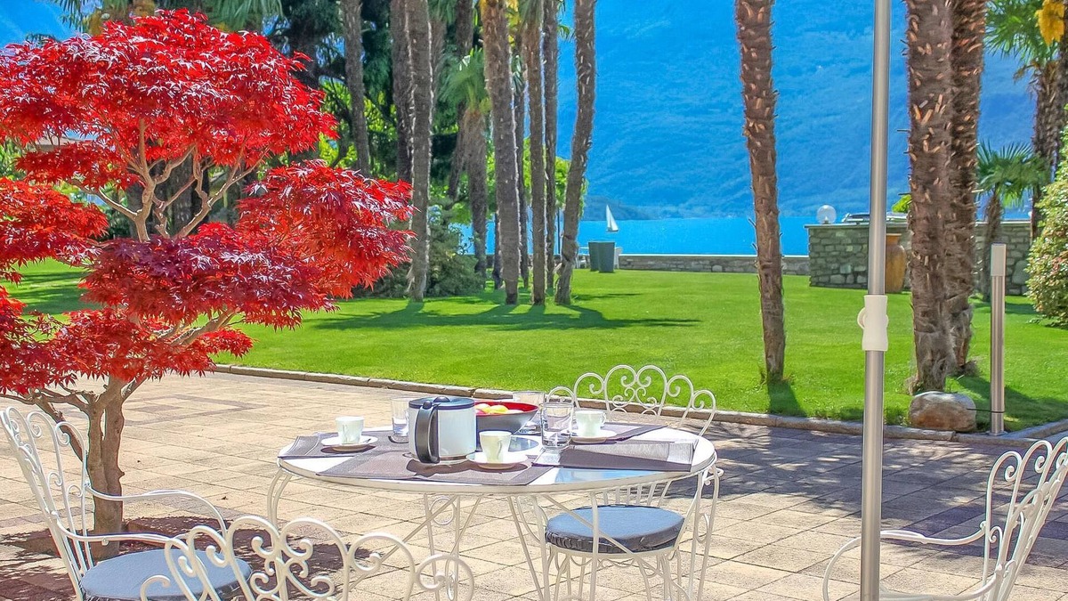 Domaso Apartment | GiardinoLago Azzurro Holiday flat on the lake with pool