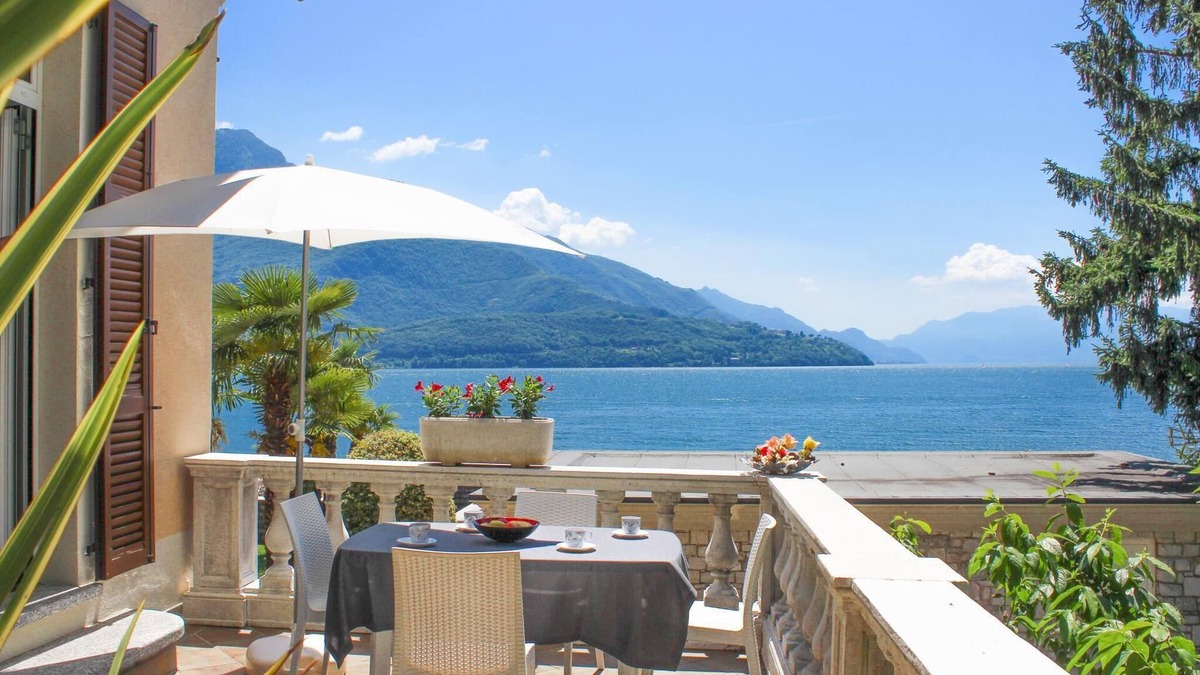 Consiglio di Rumo Apartment | GiardinoLago Bianco Holiday flat on the lake with pool
