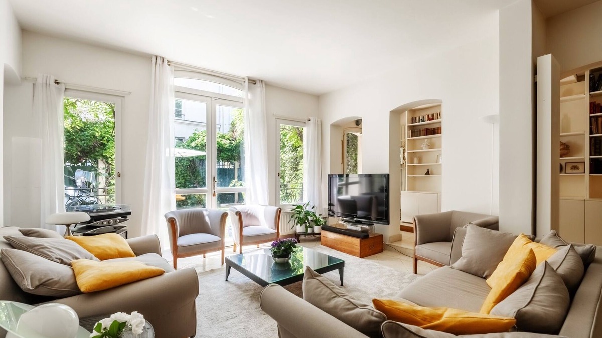 Butte-aux-Cailles Apartment | Gilded Garden Splendour, by Veeve