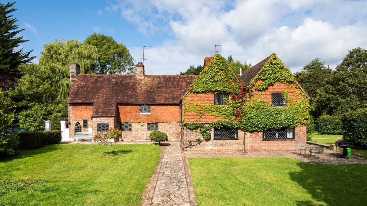 Upper Dicker House | Gildridge Estate+Large Groups+Tennis Court+Hot Tub