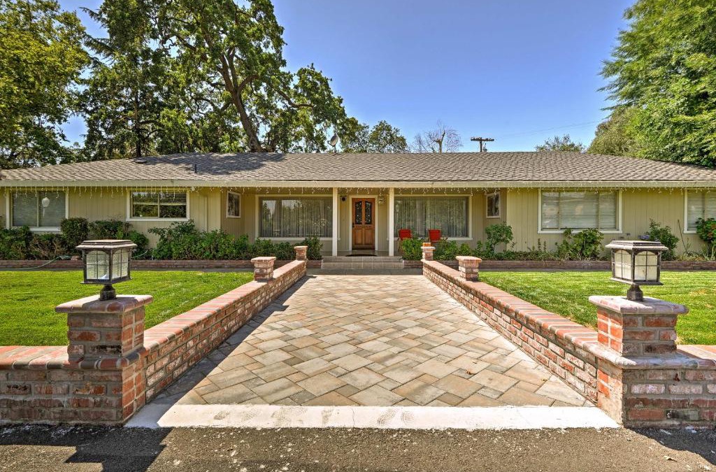 Gilroy House | Gilroy Home with Deck on 20 Acres, 7 Mi to Downtown!