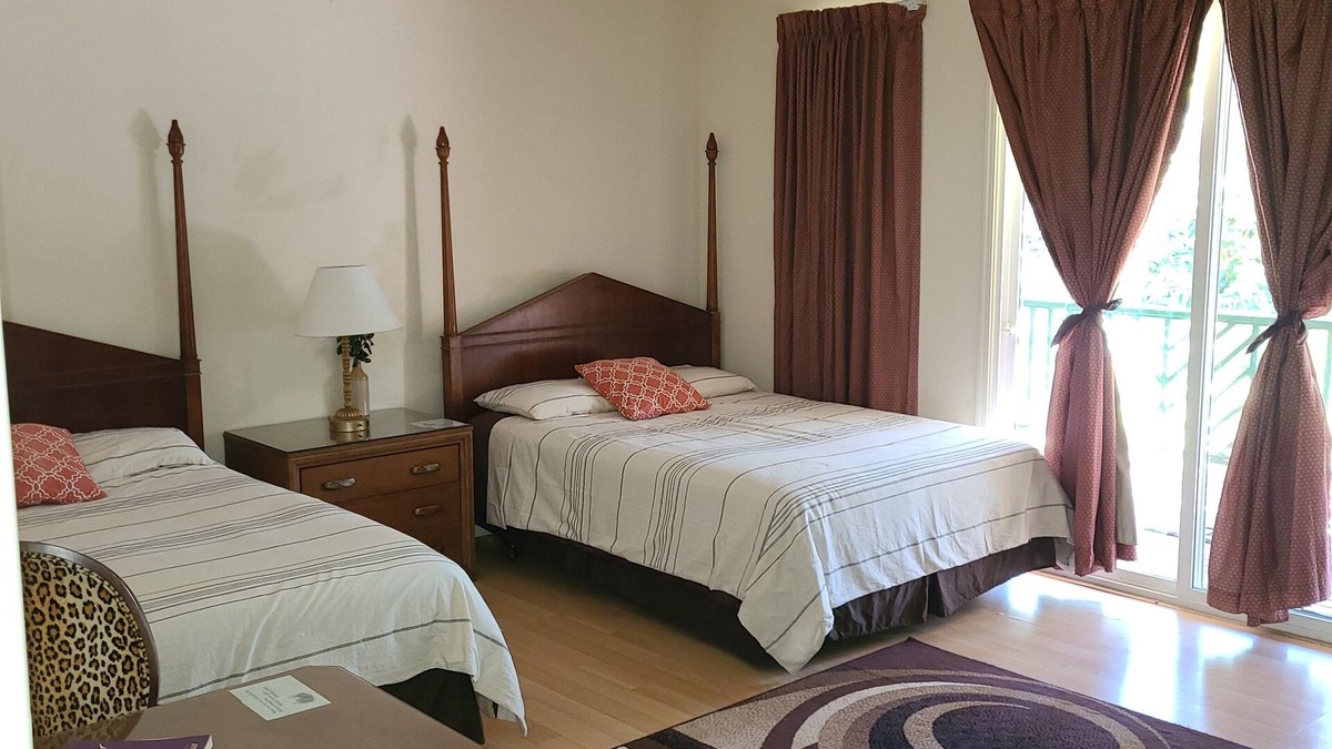 Volcano Bed & Breakfast | Ginger Room