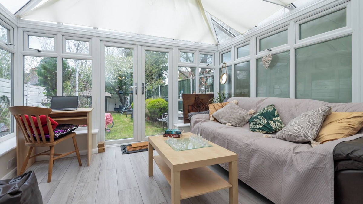West Norwood House | Gipsy Cottage with Sunny South Facing Garden and Conservatory