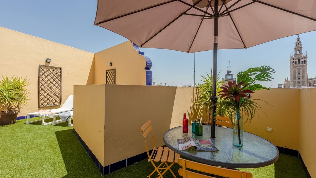 Historical Center Apartment | Giralda Views Deluxe with Private Terrace
