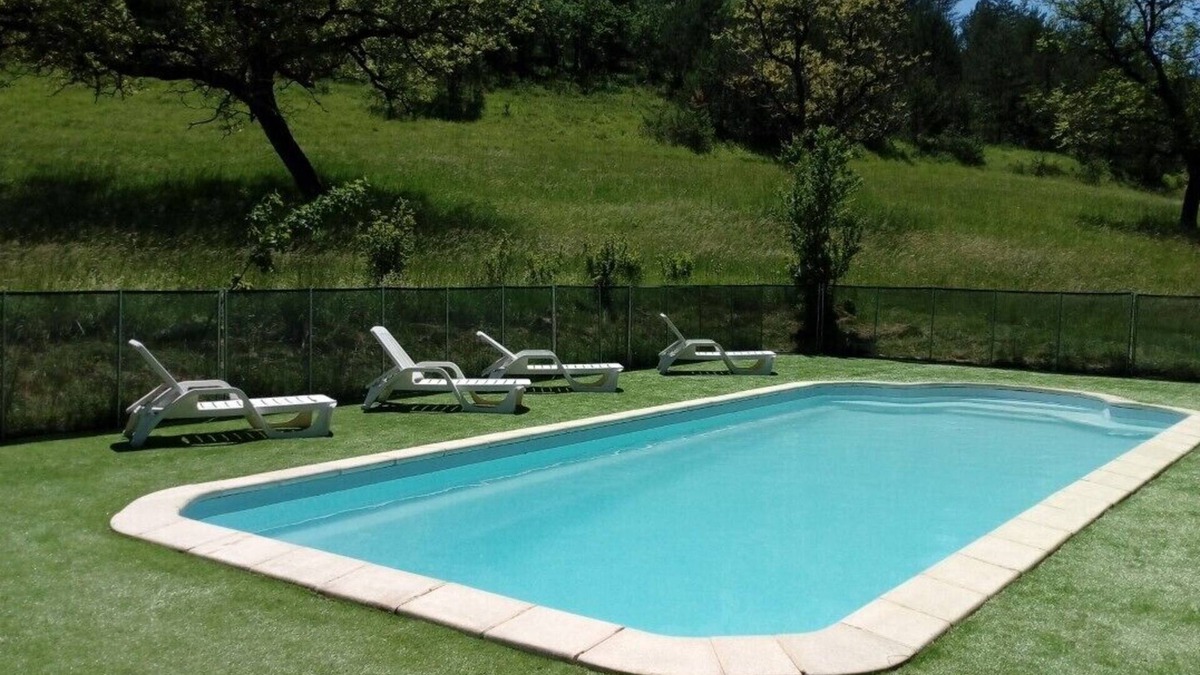 Les Eyzies Cottage | Gite in the heart of nature, quiet, with swimming pool and air conditioning, pets welcome.