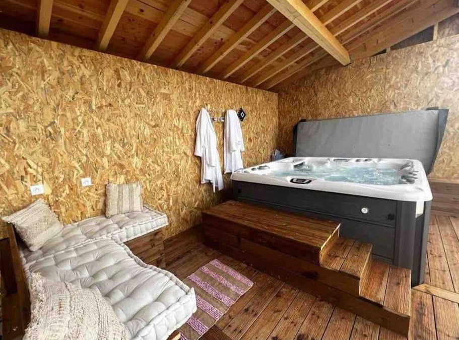 Saint-Felix-de-Tournegat House | Gite à la ferme avec jacuzzi et piscine chauffée