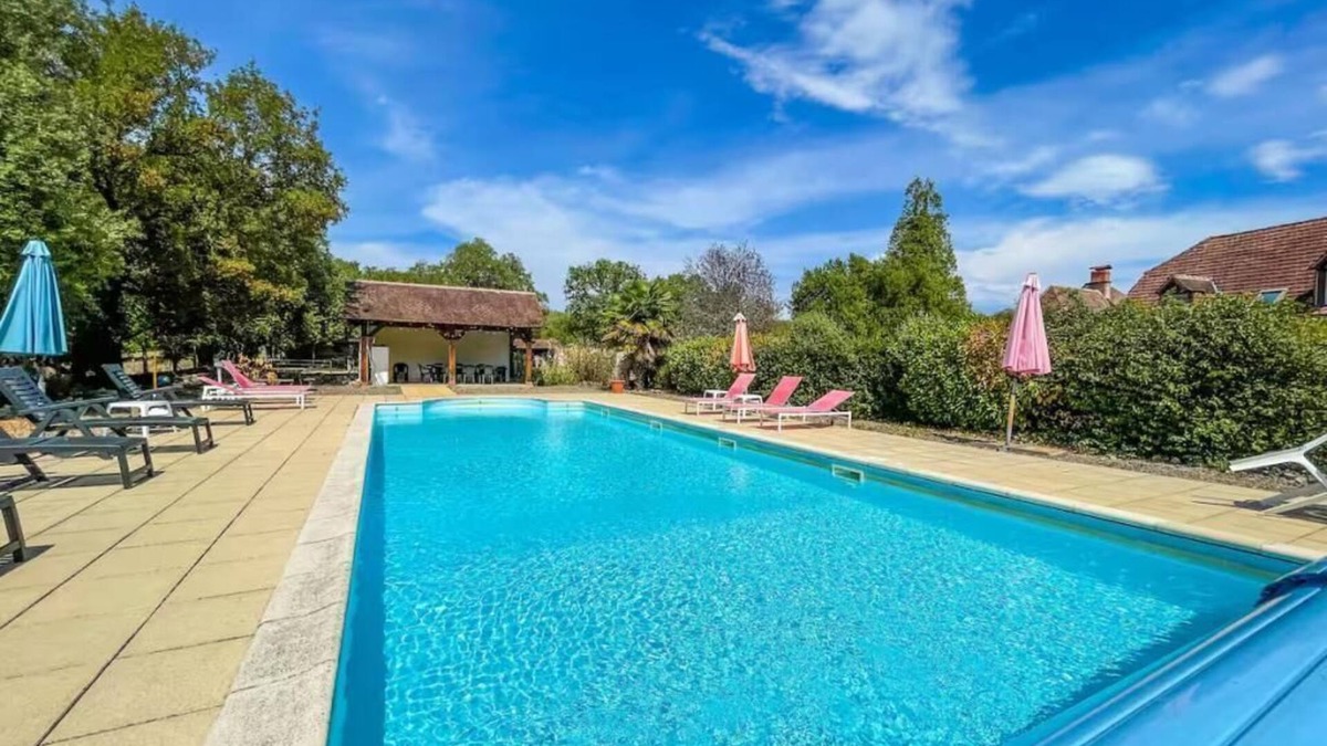 Martel Bed & Breakfast | Gite 06-La Vigne, with pool & jacuzzi-16 pers