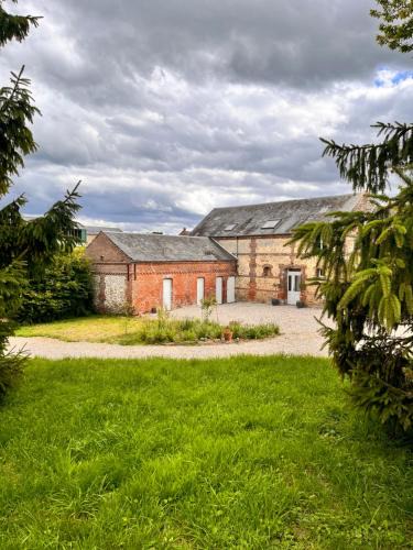Saint-Quentin-des-Pres Apartment | gite 4 chambres avec salle de douche et WC privative