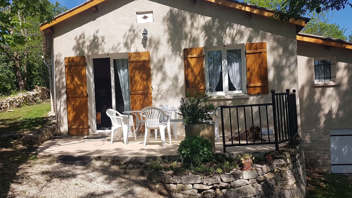 Lalbenque Cottage | Gite 40 m2, maisonnette t2, wifi, animals accepted under condition. calm assured.