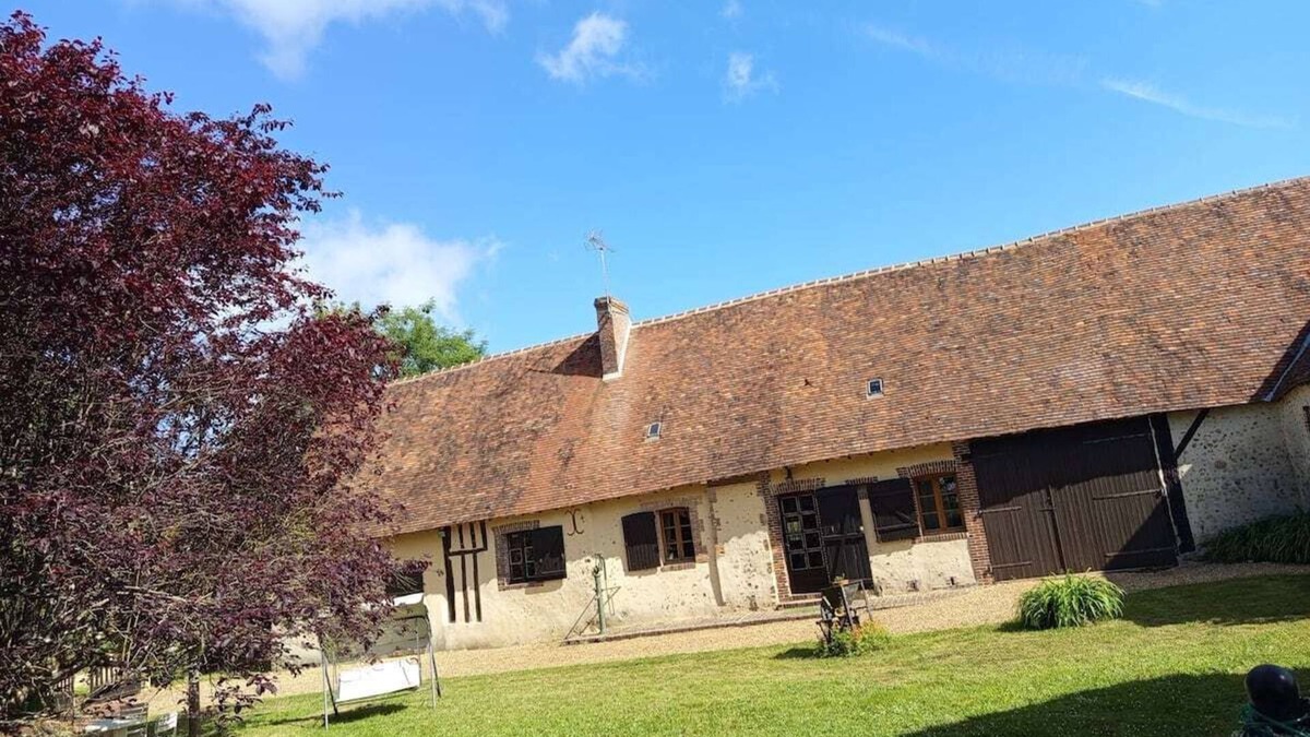 La Bazoche-Gouet House | Gite at Le Petit Horizon. Quiet old farmhouse