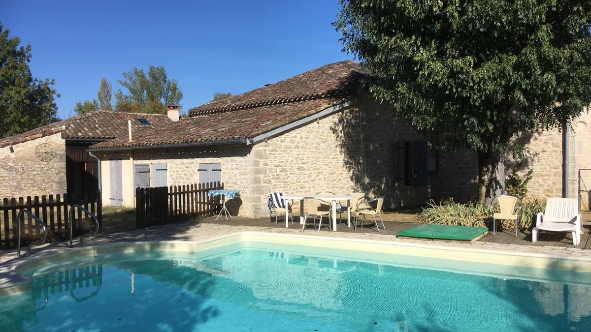Septfonds House | Gite Bacquiès - with enclosed garden and heated swimming pool