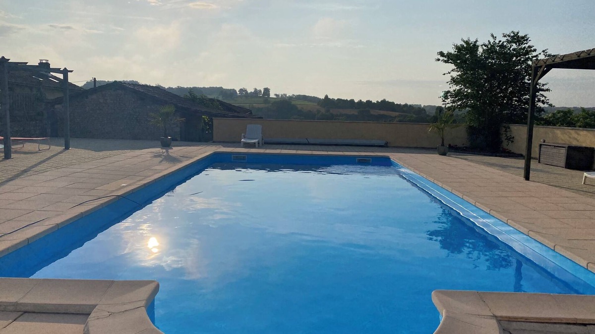 Chatenet Cottage | Gîte Blanc 4★ : Peaceful rural haven with lovely country views 🌿🏡
