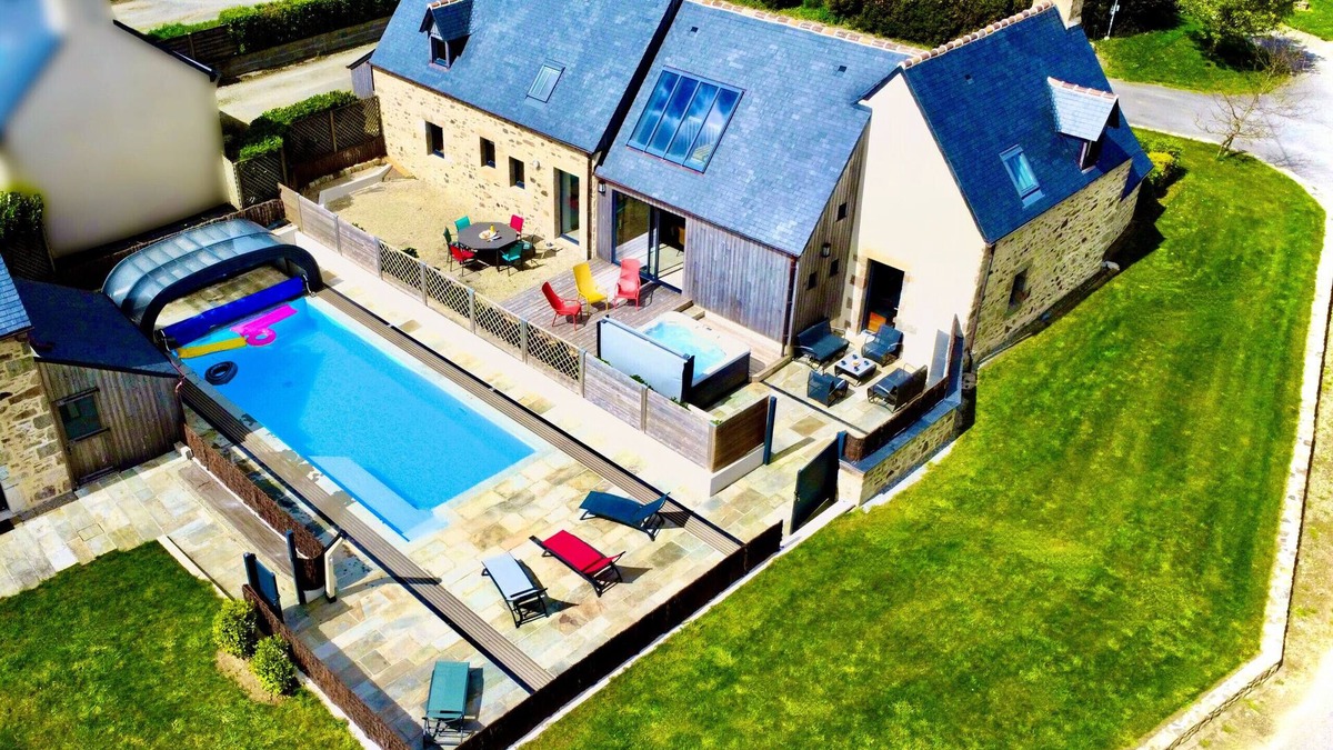Bourg-Blanc Villa | Gite breton rénové, piscine, jacuzzi *Ty Breignou*