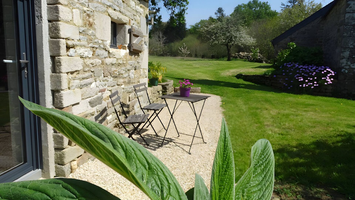 Plomelin House | Gîte Clos St Roch, Ideal for Recharging in the Countryside!