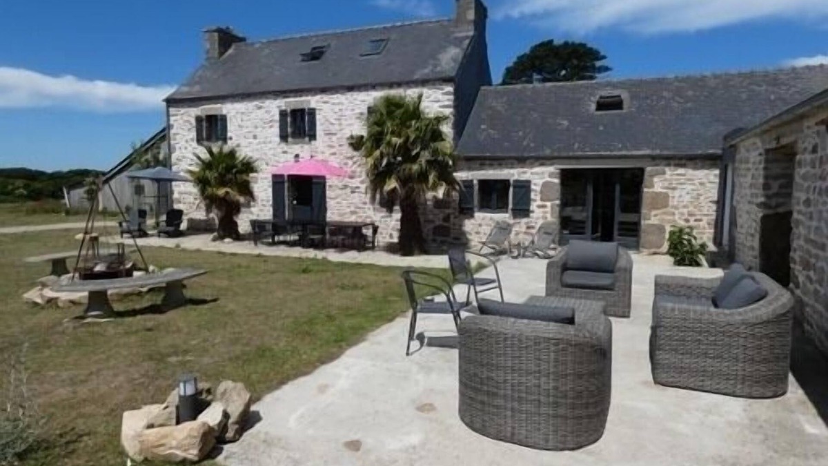 Breles Villa | Gite d'exception: Gite with heated pool 12/14 people
