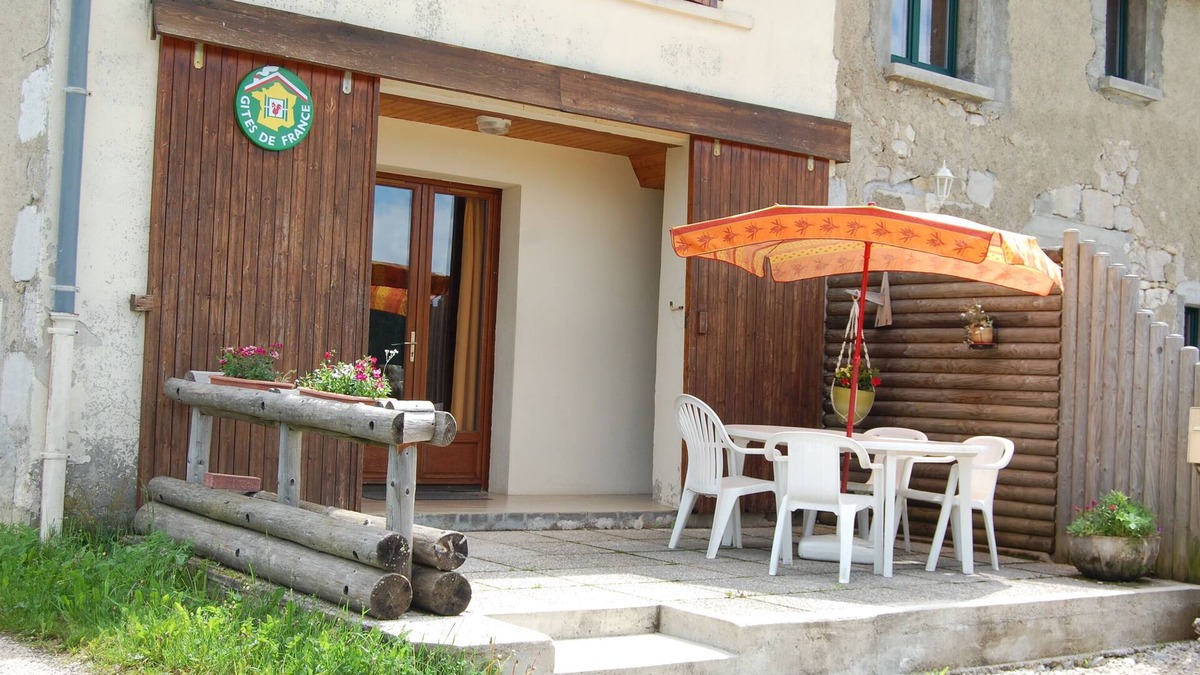 Paroisse des Monts de Bienne House | gite de France in old farm park of Haut Jura