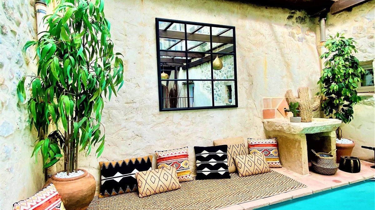 Vallon-Pont-d'Arc House | Gite DE Groupe 18p 9ch 450m2 Patio Piscine Interieure Chauffee