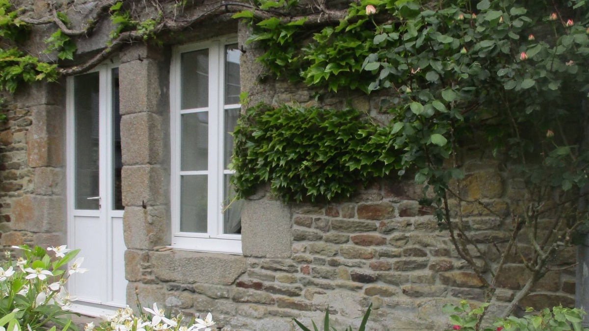 Dragey-Ronthon House | Gîte de Tissey in the Bay of Mont-St-Michel, quiet and cosy with wood-burning stove.