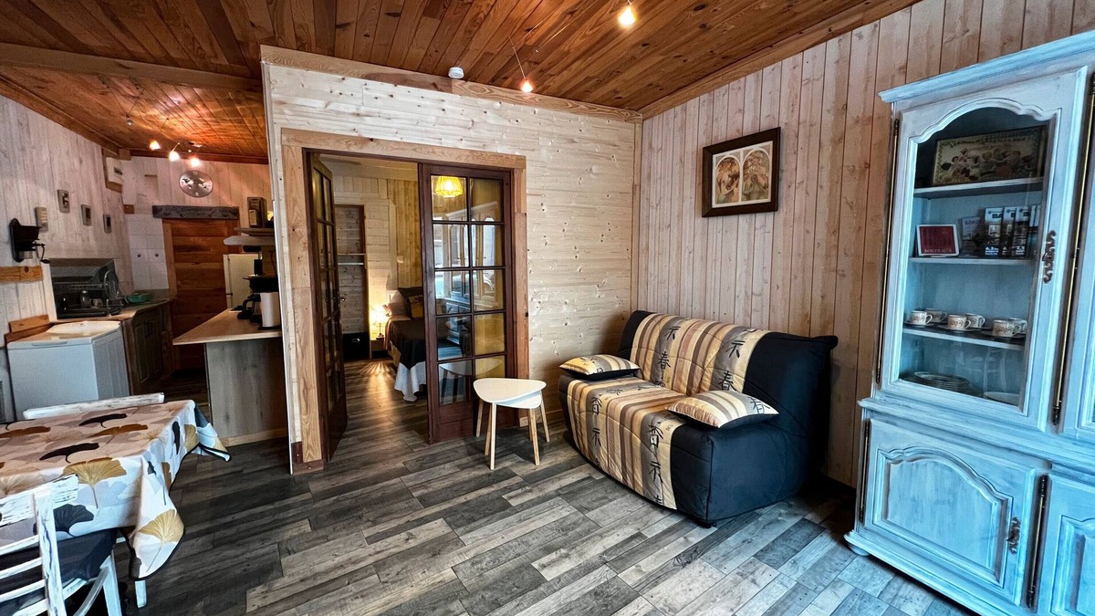 Gontaud Apartment | Gîte des Lys – Cozy House in the Heart of Monségur, Gironde