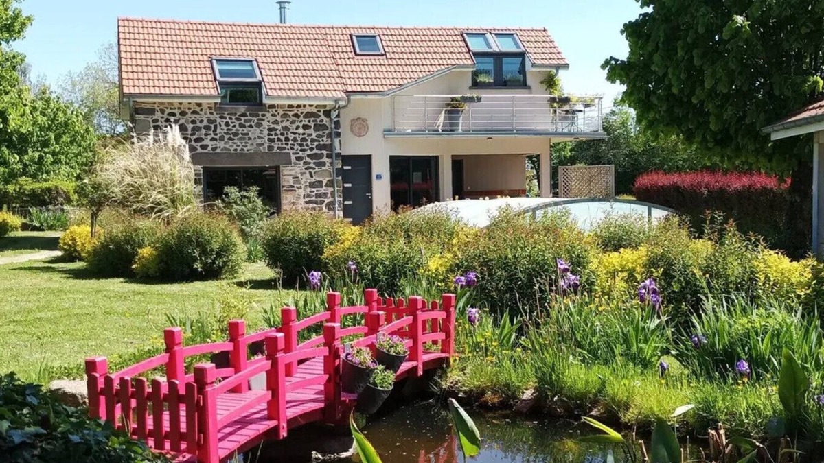 Manzat House | Gîte 'Des Taravelles' with private pool, private terrace, and Wi-Fi