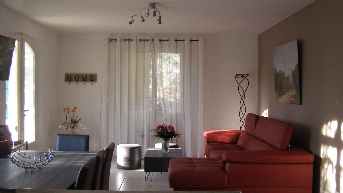 Mouries House | Gite du coq qui chantent 100 m2 with swimming pool