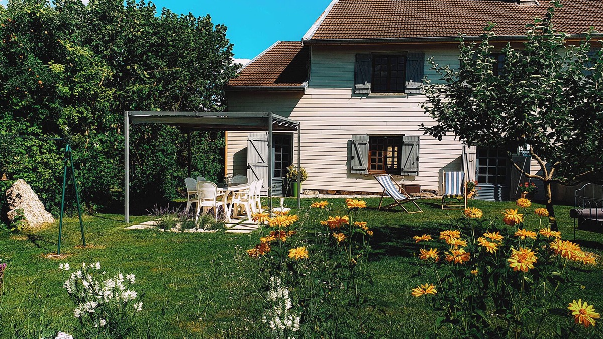 Largillay-Marsonnay House | Gite du Lac - Lake Vouglans