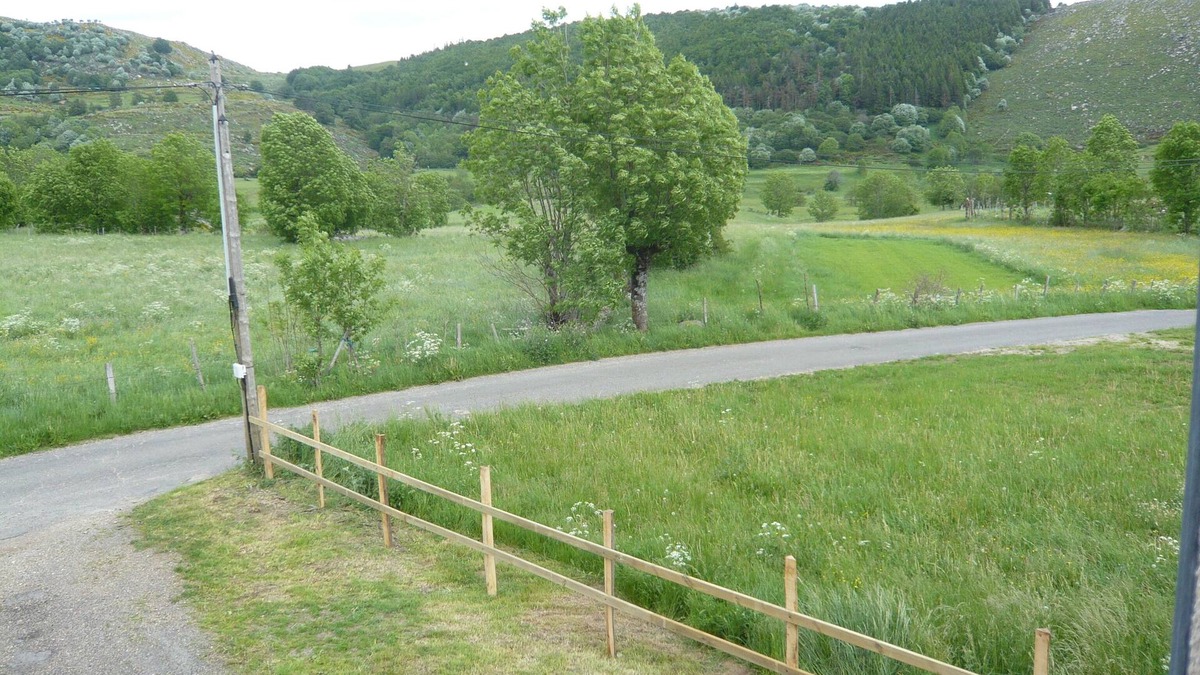 Fraissinet-de-Lozere House | Gîte du Serre a house in the countryside for large family