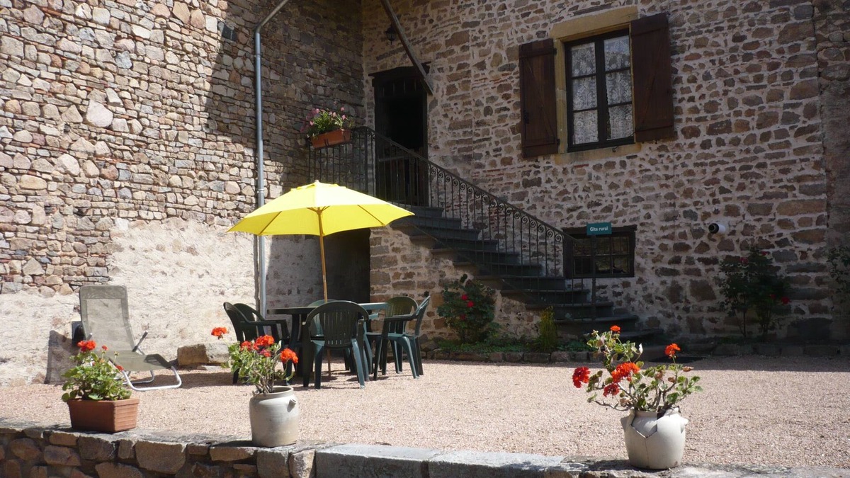 Fourneaux House | Gite DU Vernand- Se Ressourcer à la Compagne- Animaux Acceptés