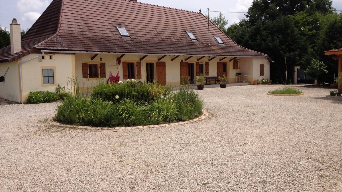 Montjay Cottage | Gite for 14 people with swimming pool