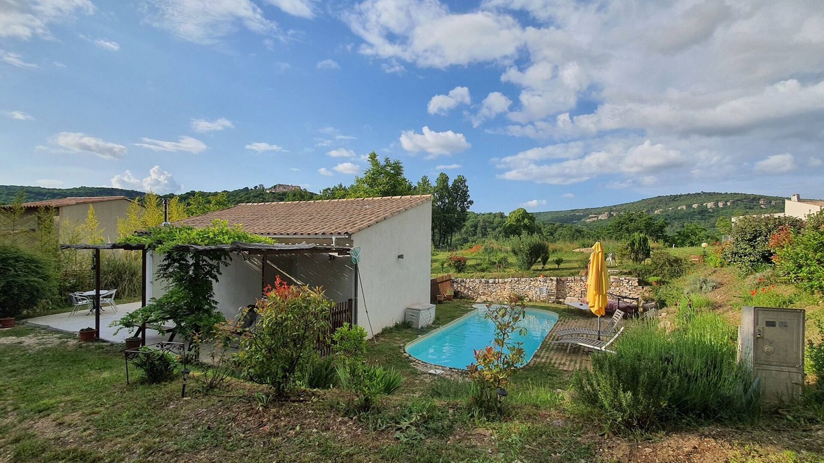 Saint-Martin-de-Castillon Villa | Gîte Hanna en Luberon, private pool, 2 to 4 Pers. Peace and quiet, heart of nature