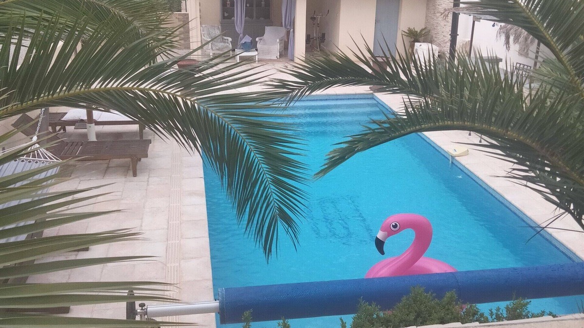 Saint-Saturnin-les-Avignon House | Gite " Au fond du jardin"
