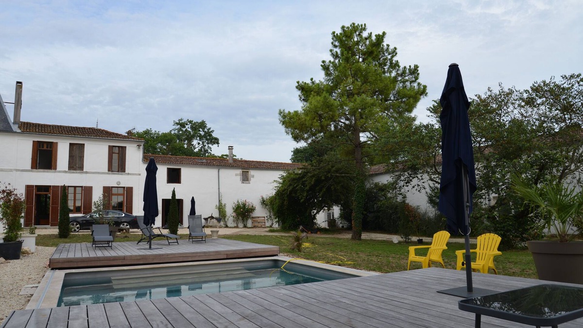Sainte Gemme Cottage | GITE FREMIGERE - 4* - 6 BEDROOMS -CAMPAGNE-MER-PISCINE - sleeps 14