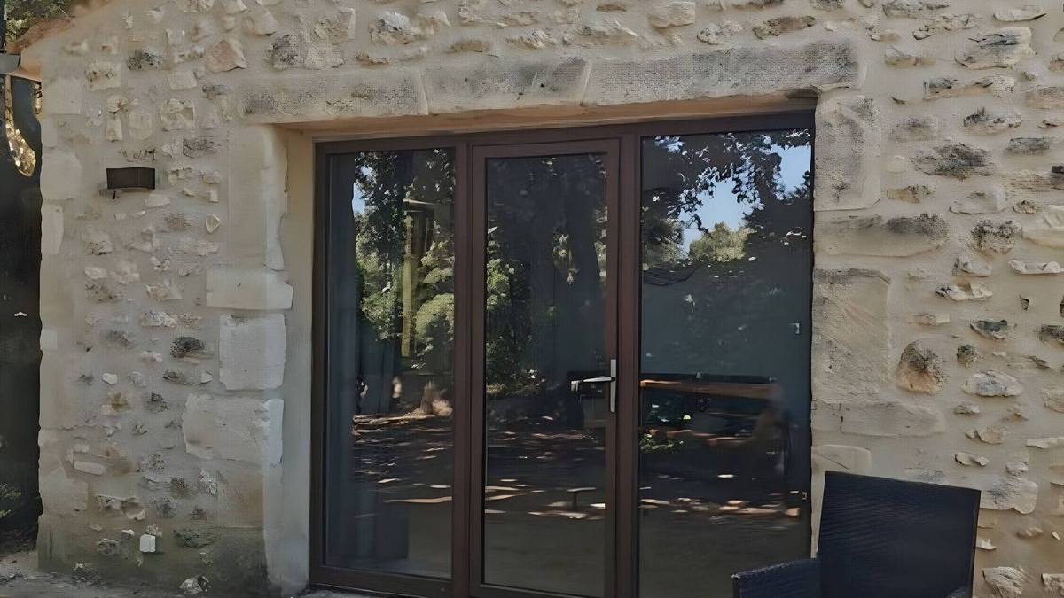 Solerieux Cottage | Gîte 'Gite De La Colline - 3 Pers' with Shared Pool, Wi-Fi and Air Conditioning