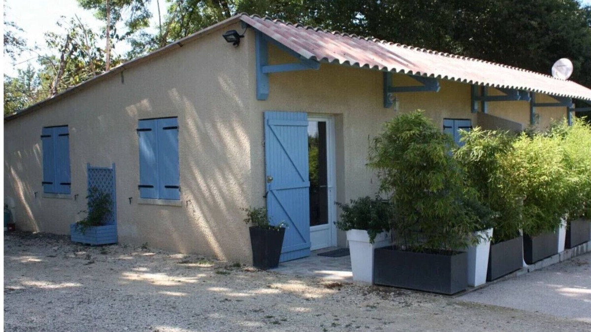 Laree House | Gîte 'Gite Iago' with Private Terrace, Shared Garden and Wi-Fi