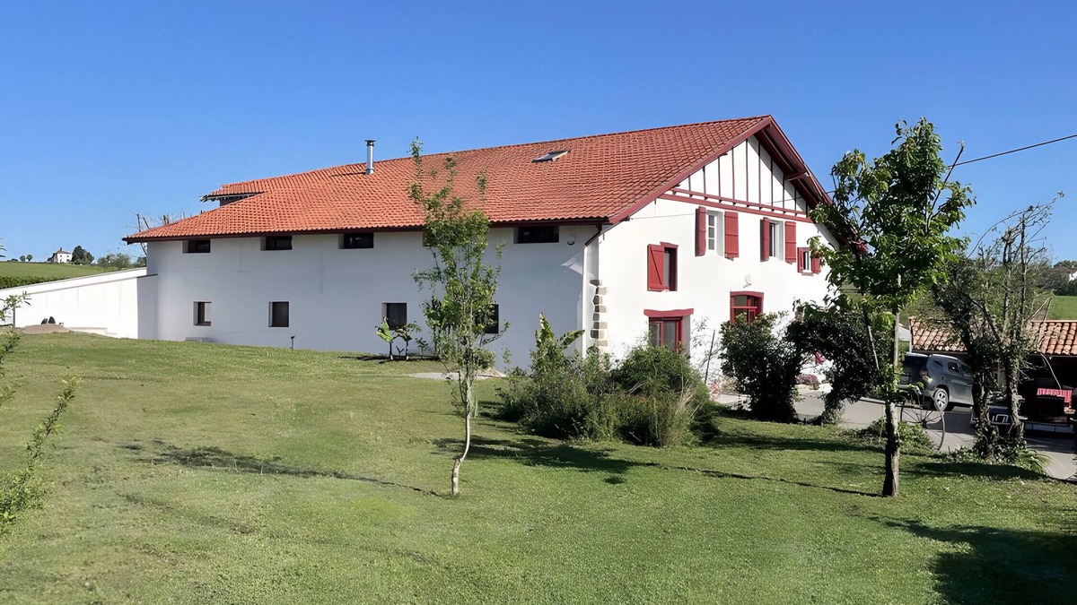 Beguios House | Gite Goitiaya with Private Terrace, Wi-Fi and Air Conditioning