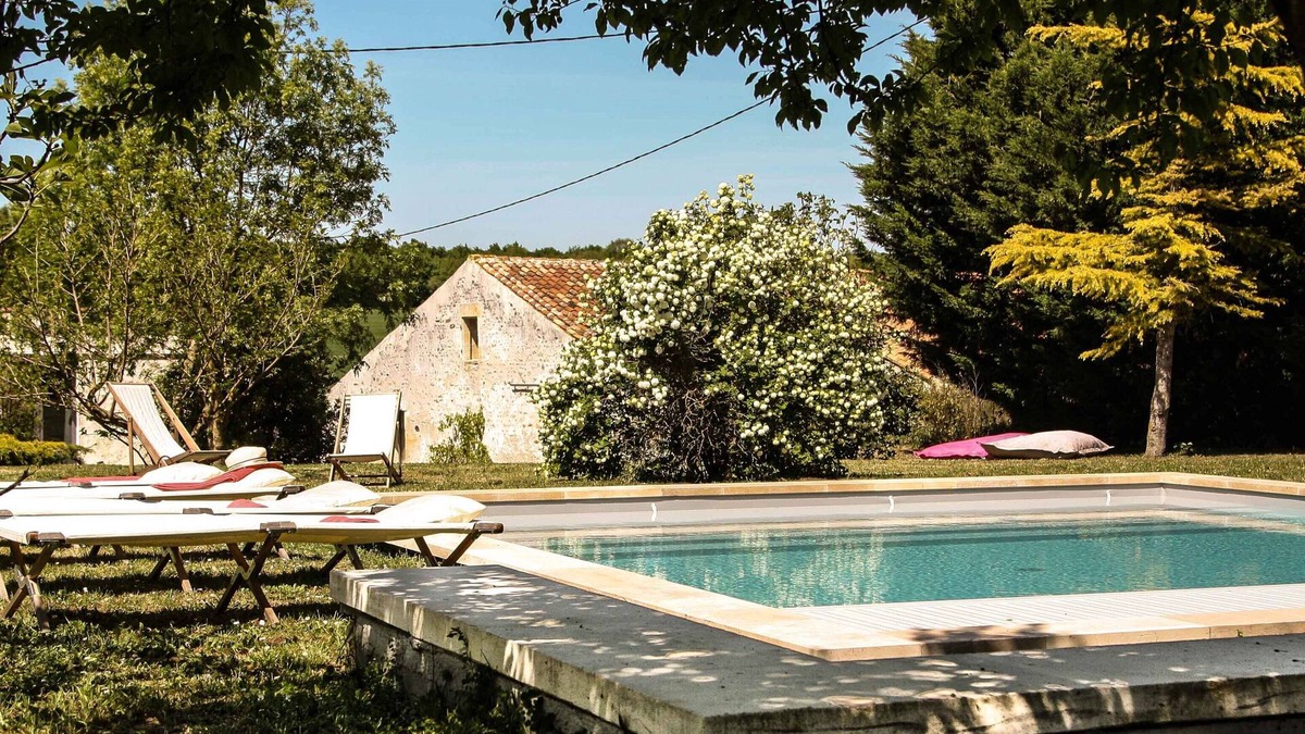 Saint-Coutant-le-Grand Cottage | Gîte "Ile de Ré" with shared 7x7m swimming pool, 20 minutes from the beach