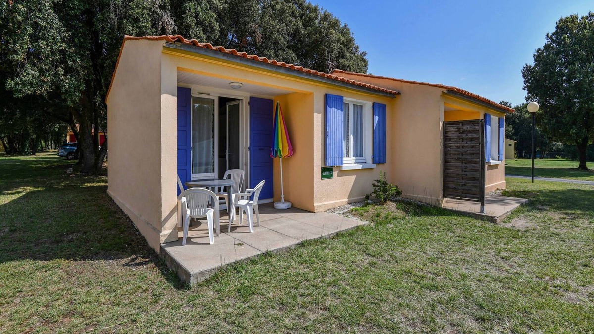 Saint-Savinien House | Gîte in a holiday park with pool