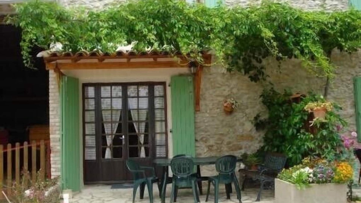 Ribaute-les-Tavernes Apartment | Gite in an old silk house