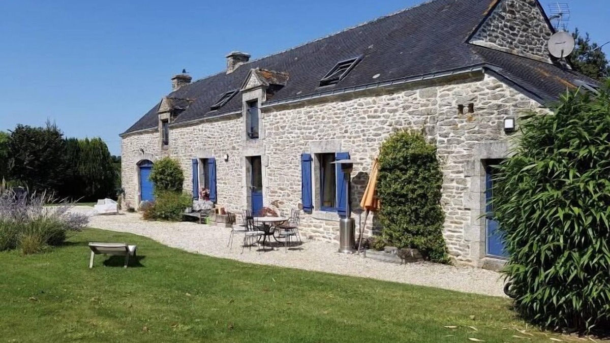 Berric Apartment | Gîte in Breton Longères 15 km from the beaches of the Gulf of Morbihan.