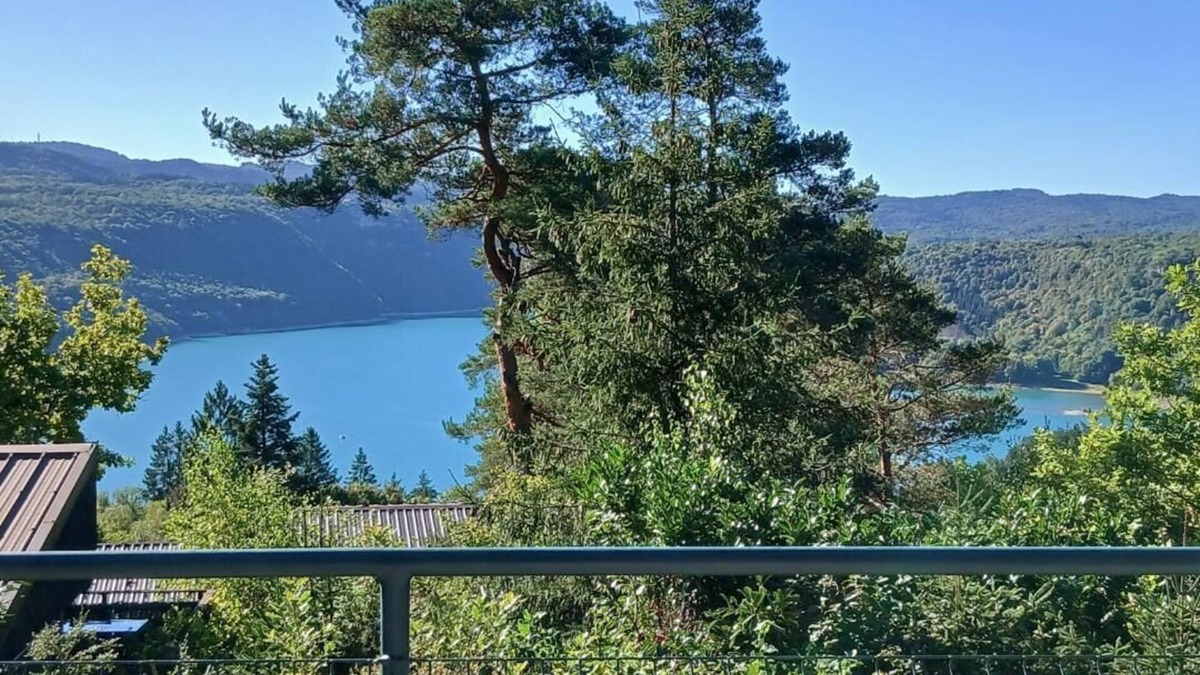 Maisod Apartment | Gîte in chalet View of Lac de Vouglans Jura